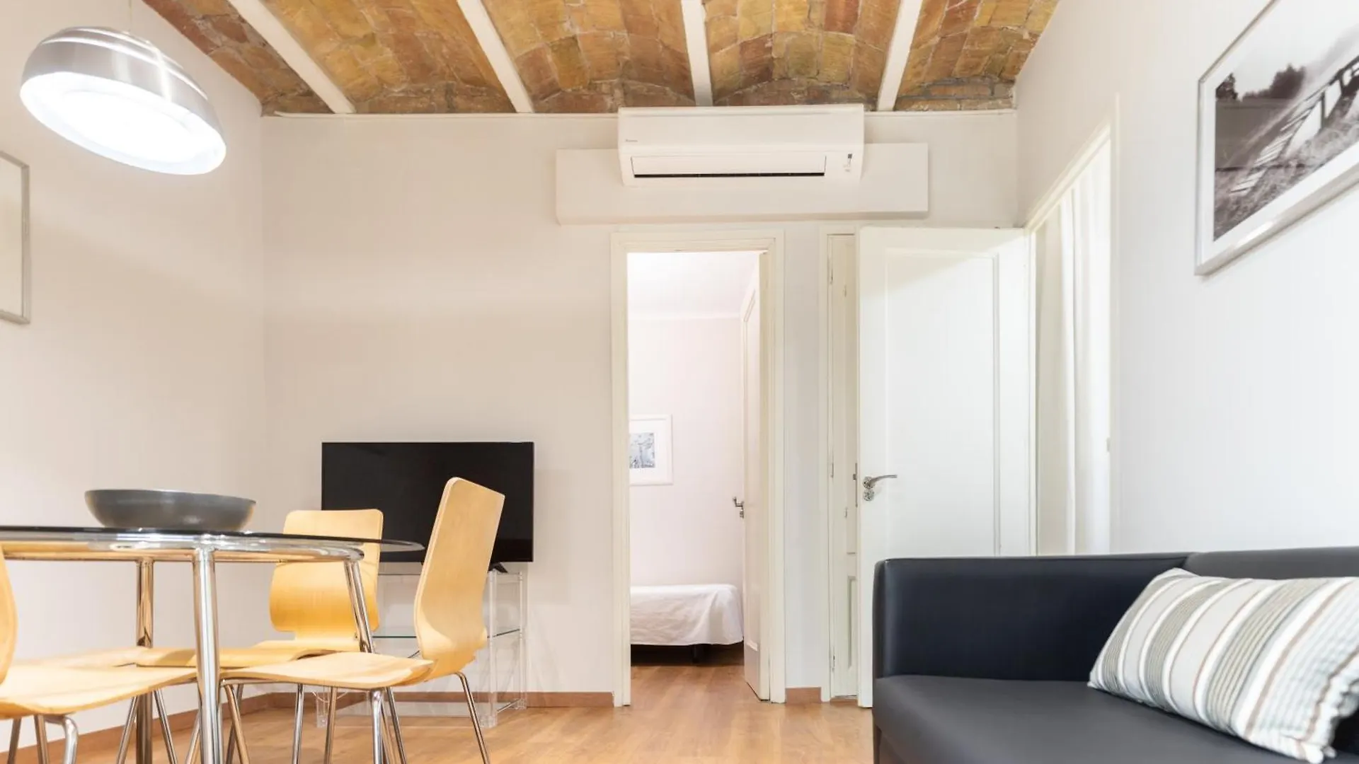 Atica Apartments - By Weflating Barselona 0*,  İspanya