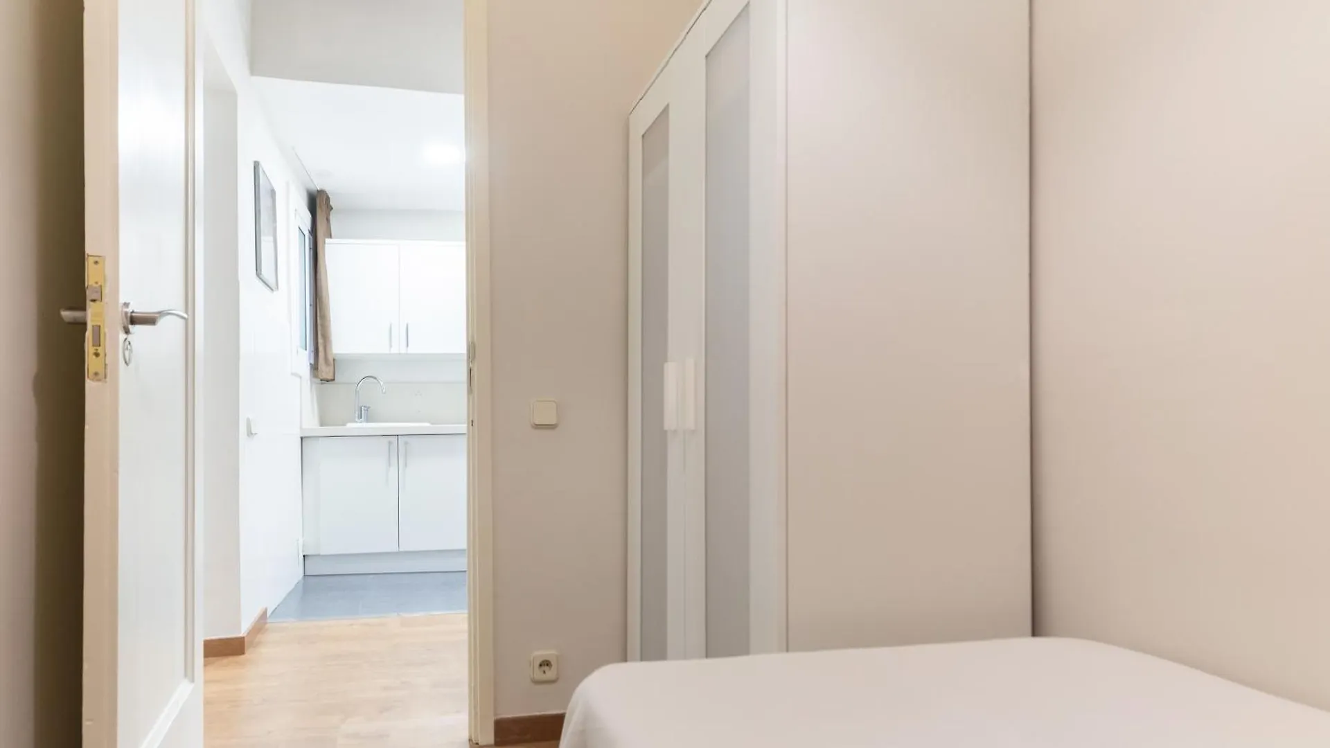 Atica Apartments - By Weflating Barselona 0*,  İspanya